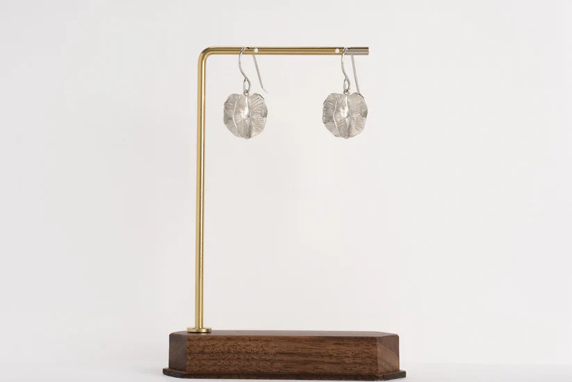Medium Bushwillow drop on hook - Platinum