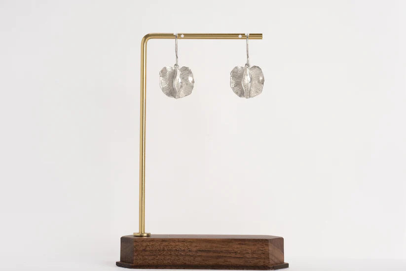 Small Bushwillow drop on hook - Platinum